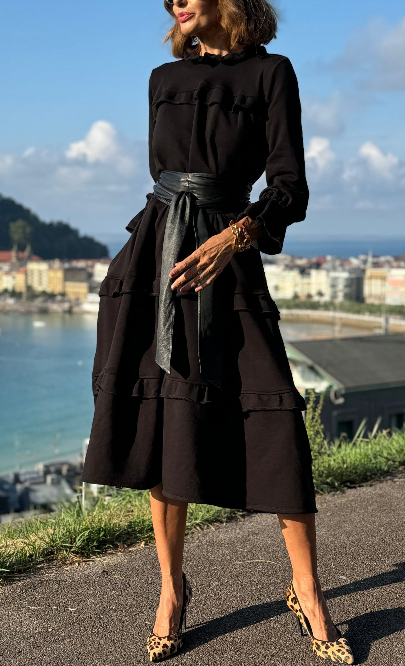 Jada Sudadera Vestido con Volantes y Estilo Casual-Chic