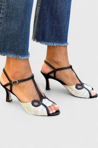 Iraida Bicolor Peep-Toe con T-Strap y Tacón Elegante