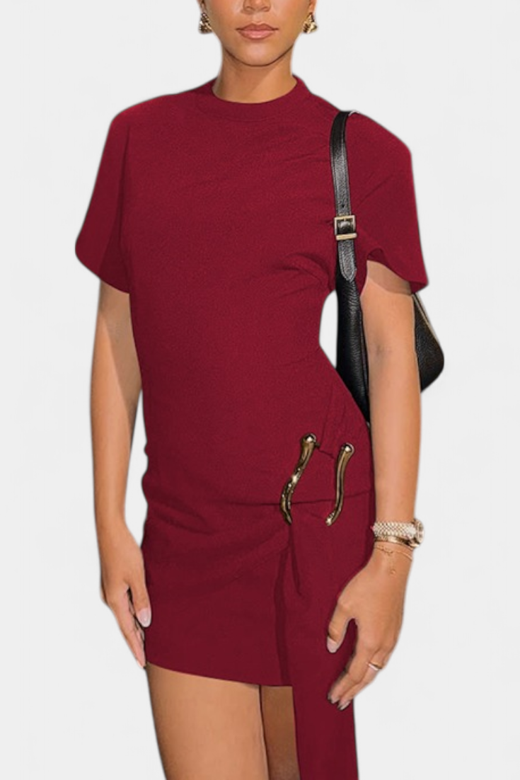 Vestido Mini Coraline con Cintura Drapeada y Hebilla Dorada