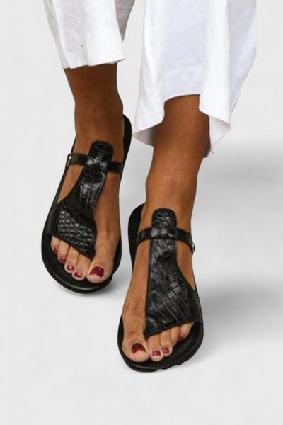 Tavia Sandalias Negras con Hebilla y Detalles en Animal Print Relieve