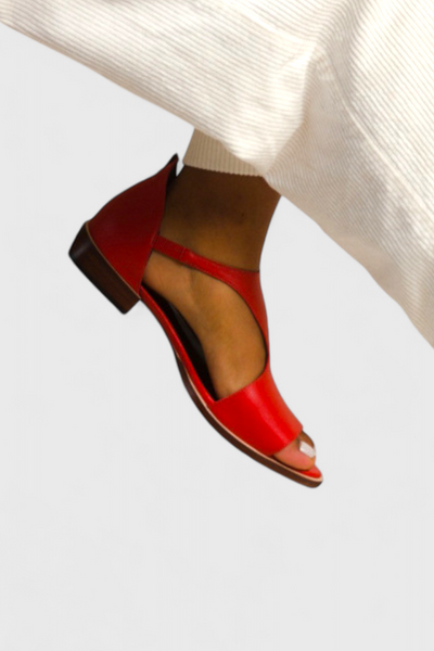 Sandalias Elegantes Doina de Ecopiel con Punta Afilada y Tacón Bajo