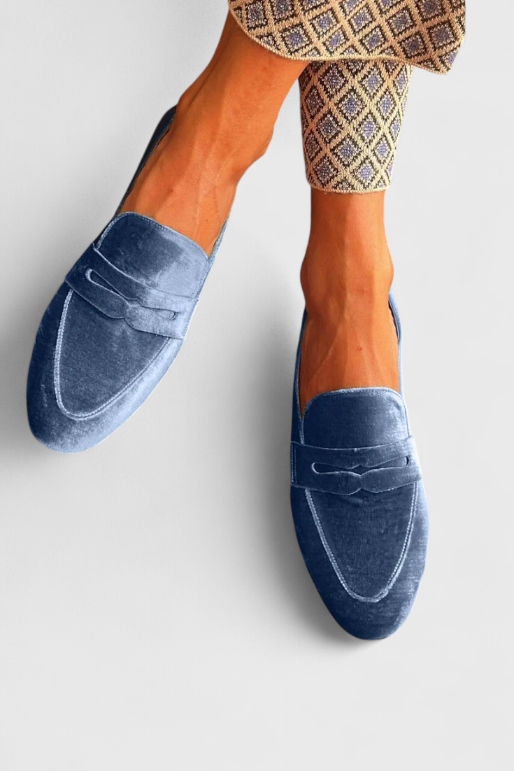 Zapatos Mocasines de Terciopelo Azul con Detalle de Patchwork y Punta Redonda