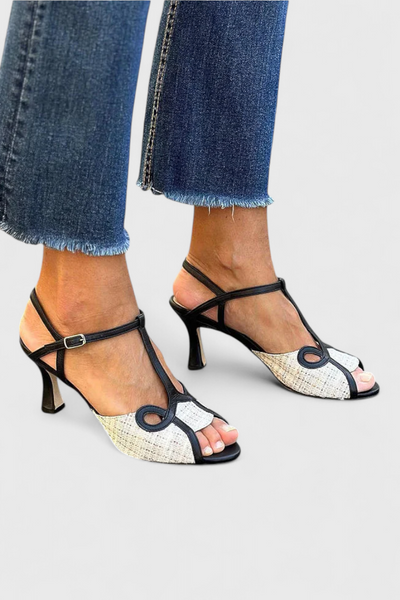 Iraida Bicolor Peep-Toe con T-Strap y Tacón Elegante