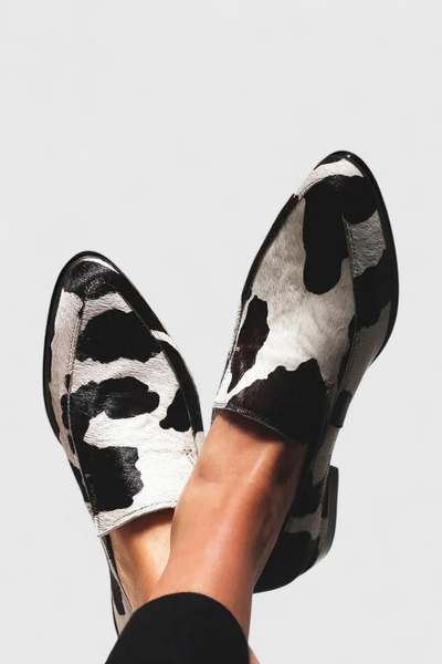 Elegantes Loafers Macarena con Tacón Bajo y Diseño Animal