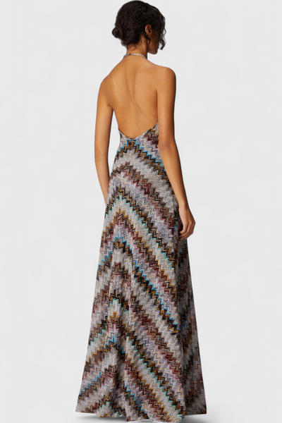 Vestido Largo Halter Melisa con Diseño Zigzag en Lamé y Acabado Iridiscente