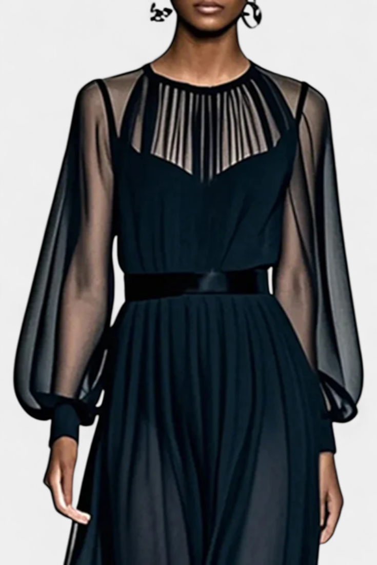 Aurelia Vestido Maxi de Gasa Plisada con Detalles Transparentes
