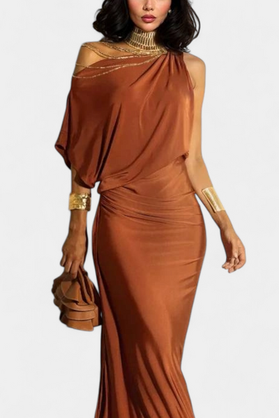 Ainslee Vestido Largo con Pliegues y Hombros al Descubierto