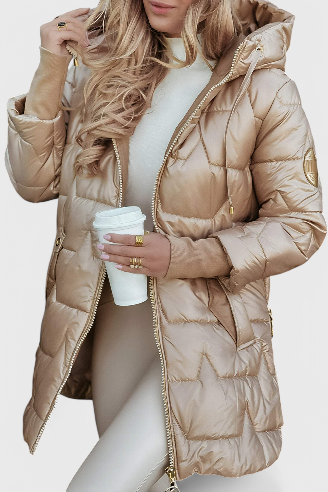 Chaqueta Aislante Marcella con Capucha y Diseño Acogedor