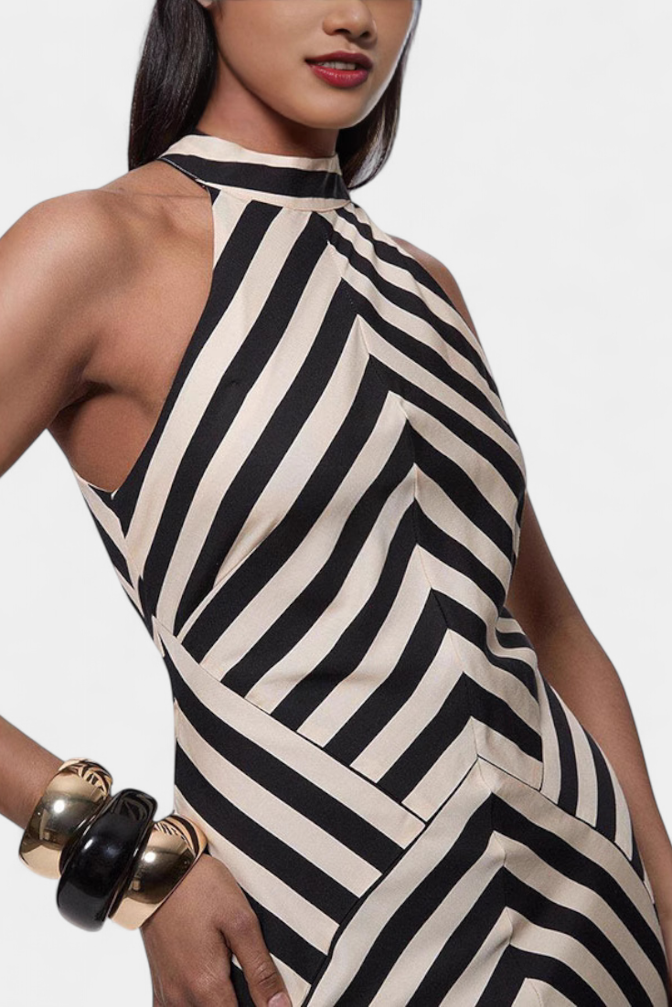 Crispina Maxi Vestido Halter con Rayas Chevron y Espalda Abierta