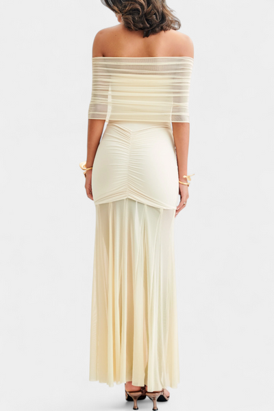Alodia Maxi Vestido con Hombros y Capa de Malla