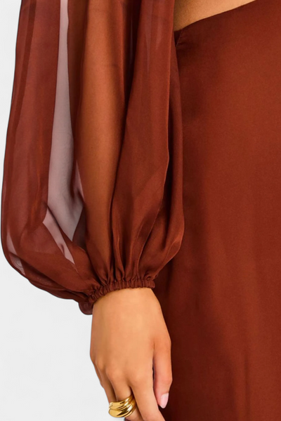 Vestido Maxi Delanie con Cutouts y Volantes Espectaculares