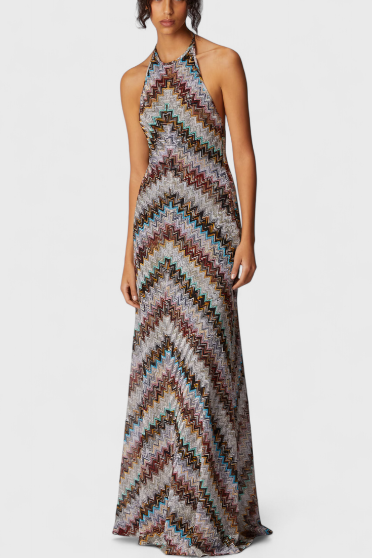 Vestido Largo Halter Melisa con Diseño Zigzag en Lamé y Acabado Iridiscente