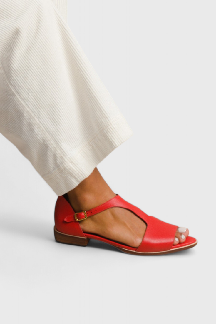 Sandalias Elegantes Doina de Ecopiel con Punta Afilada y Tacón Bajo