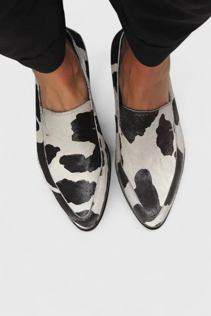 Elegantes Loafers Macarena con Tacón Bajo y Diseño Animal