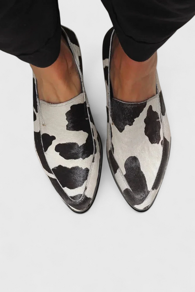 Elegantes Loafers Macarena con Tacón Bajo y Diseño Animal