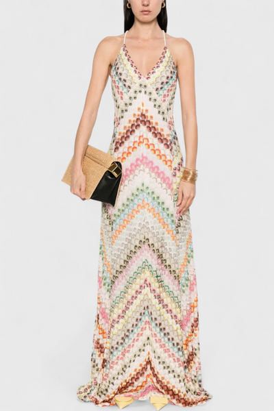 Vestido Largo de Encaje Agustina con Escote en V y Diseño Zigzag