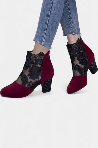 Alaine Tacones Blancos con Detalles de Encaje Floral