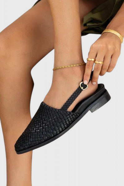 Isadora Mules Trenzados con Punta Elegante y Correa Slingback