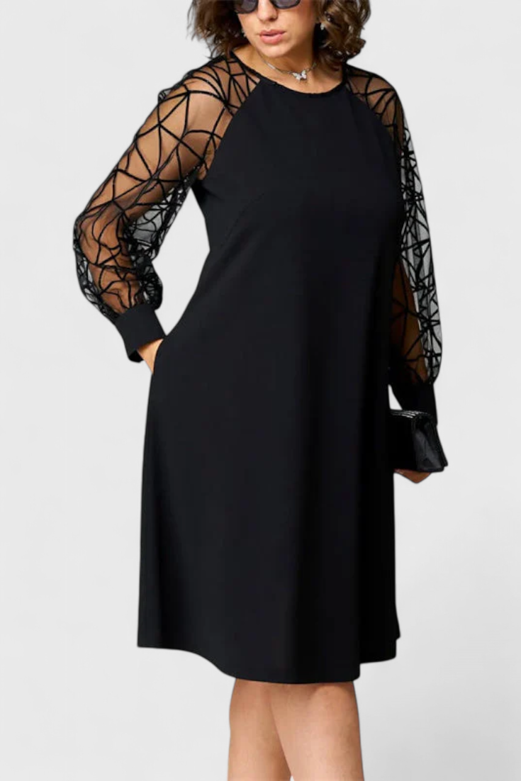 Vestido Negro Bellezza con Mangas de Malla y Corte Suelto