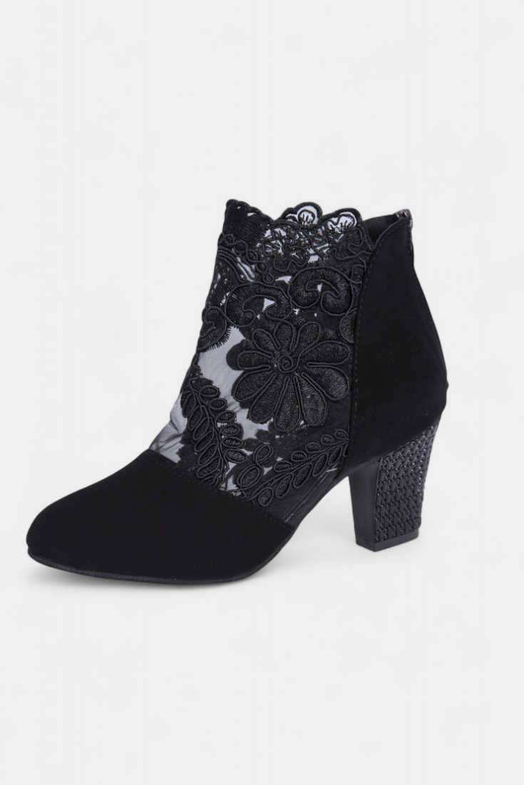 Alaine Tacones Blancos con Detalles de Encaje Floral