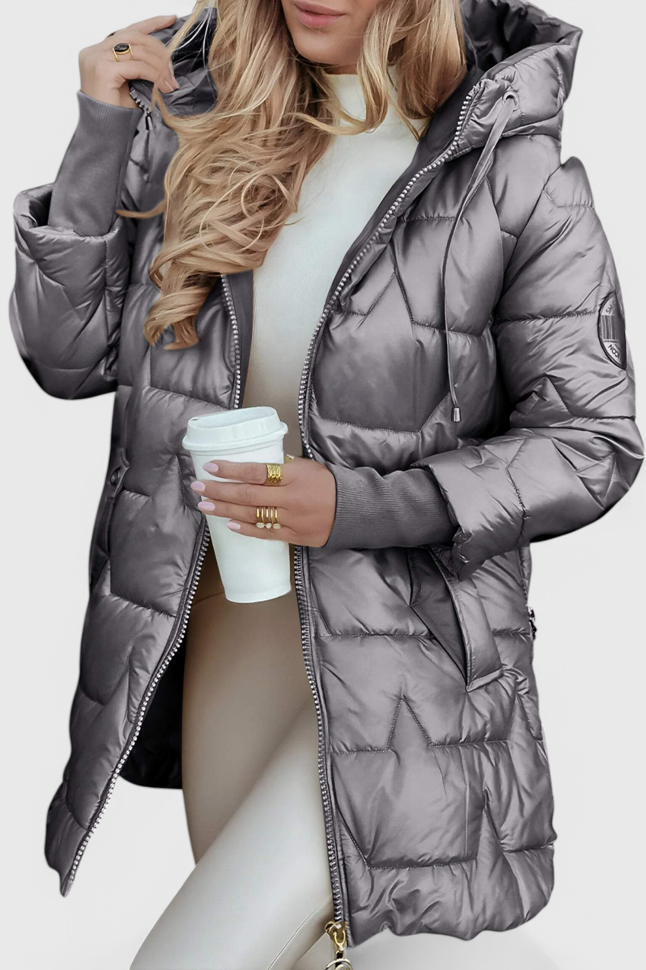Chaqueta Aislante Marcella con Capucha y Diseño Acogedor