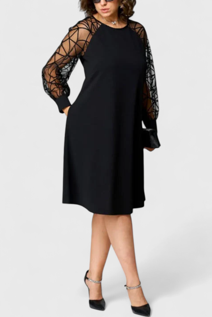 Vestido Negro Bellezza con Mangas de Malla y Corte Suelto