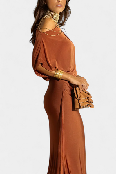 Ainslee Vestido Largo con Pliegues y Hombros al Descubierto