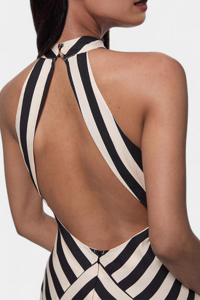 Crispina Maxi Vestido Halter con Rayas Chevron y Espalda Abierta
