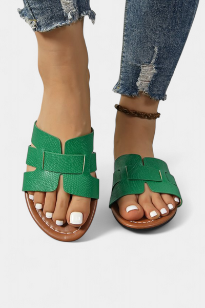 Sandalias Planas Silvia con Diseño Clásico y Corte Geométrico