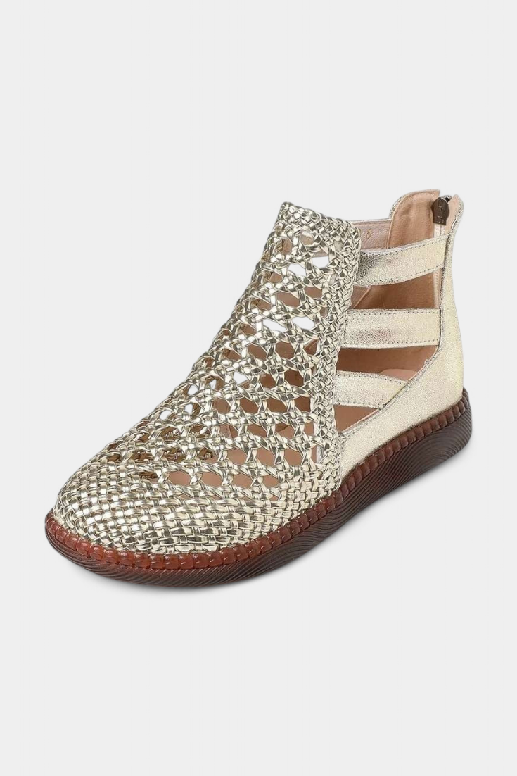 Alica Sandalias Trenzadas con Diseño Calado y Suela Flexible" can be rewritten as:

"Sandalias Alica Trenzadas con Diseño Calado y Suela Flexible