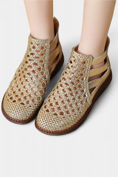 Alica Sandalias Trenzadas con Diseño Calado y Suela Flexible" can be rewritten as:

"Sandalias Alica Trenzadas con Diseño Calado y Suela Flexible