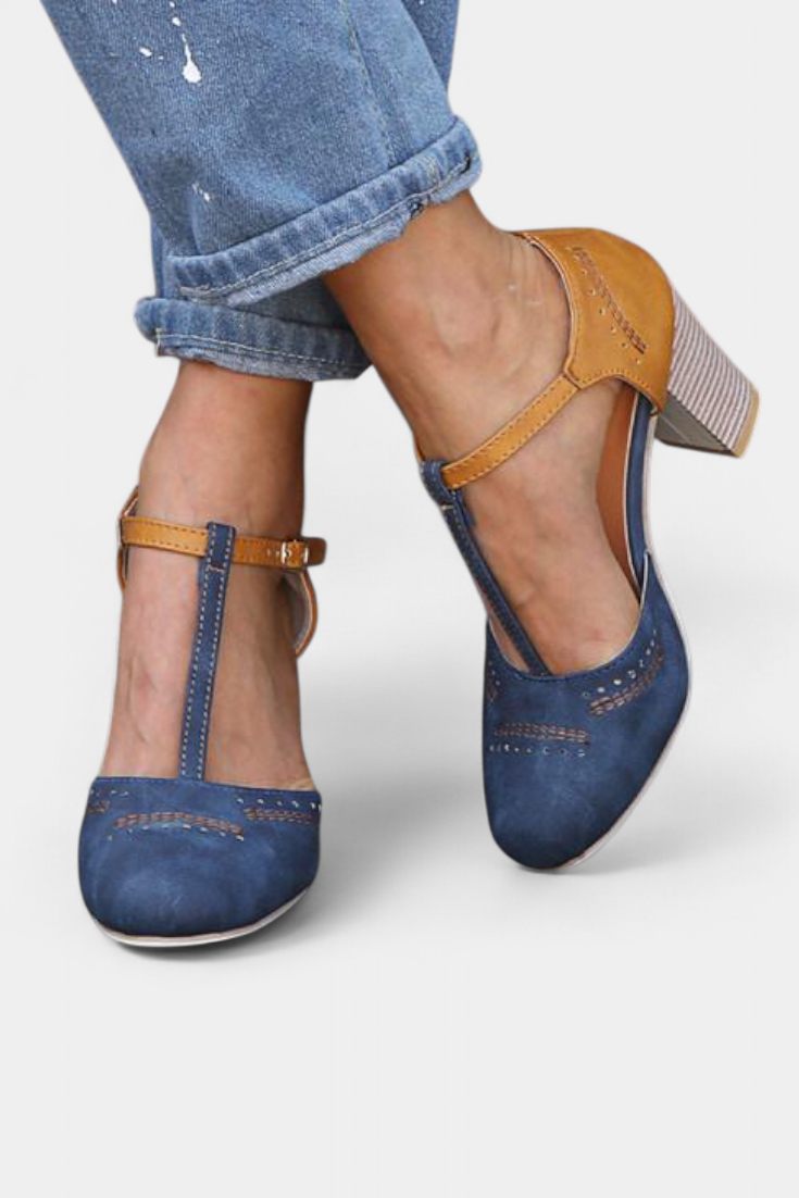 Mira Tacones de Bloque con Correa en T y Diseño Perforado