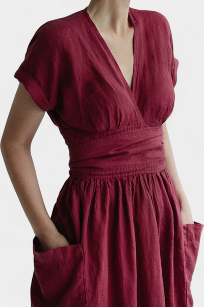 "Cressida Vestido de Algodón con Escote en V y Cintura Ajustable" can be rewritten as: "Vestido de Algodón Cressida con Escote en V y Cintura Ajustable".
