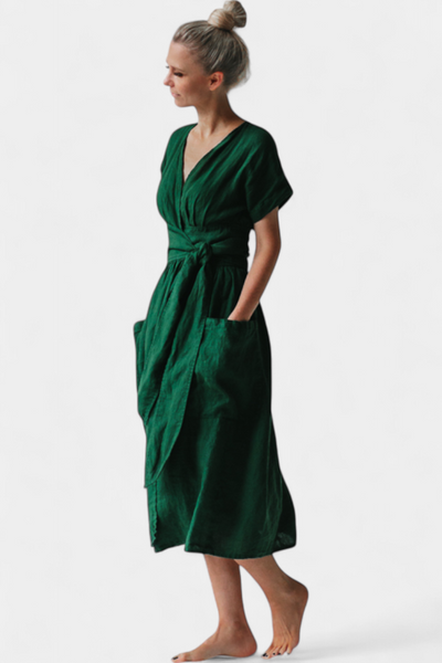 "Cressida Vestido de Algodón con Escote en V y Cintura Ajustable" can be rewritten as: "Vestido de Algodón Cressida con Escote en V y Cintura Ajustable".