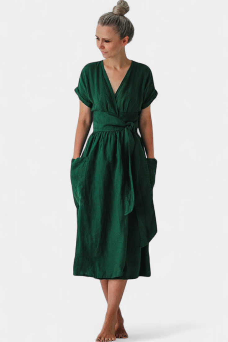 "Cressida Vestido de Algodón con Escote en V y Cintura Ajustable" can be rewritten as: "Vestido de Algodón Cressida con Escote en V y Cintura Ajustable".