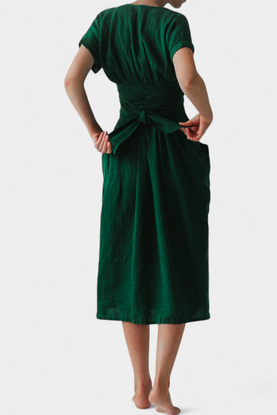 "Cressida Vestido de Algodón con Escote en V y Cintura Ajustable" can be rewritten as: "Vestido de Algodón Cressida con Escote en V y Cintura Ajustable".