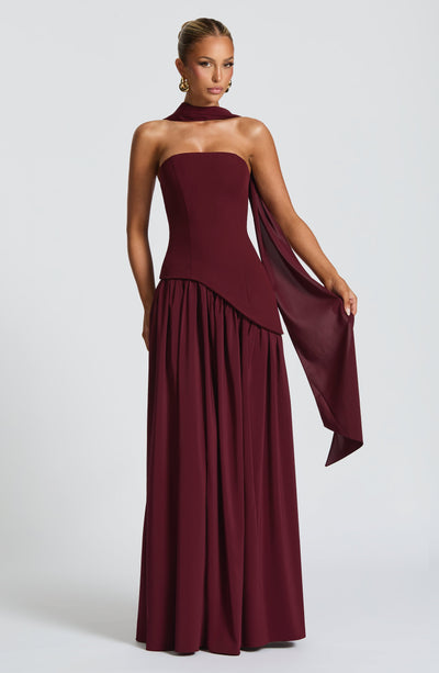 Samira™ – Vestido Maxi Burdeos Sin Tirantes con Abertura
