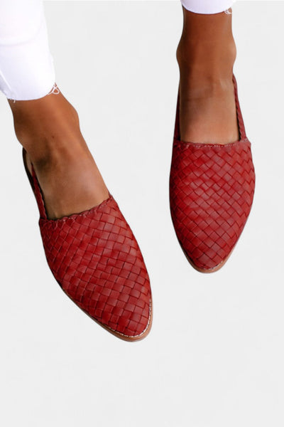 Isadora Mules Trenzados con Punta Elegante y Correa Slingback