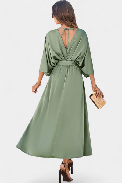 Milly Vestido Chic con Cinta y Abertura
