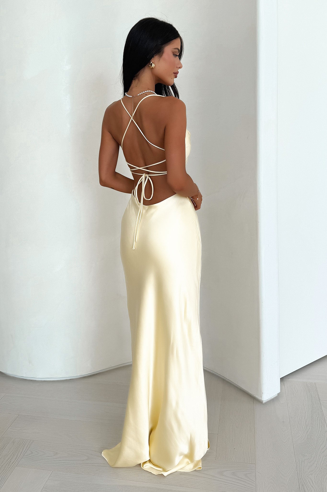 Celestina™ – Vestido Maxi de Satén con Escote en Agua