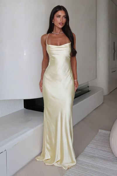 Celestina™ – Vestido Maxi de Satén con Escote en Agua