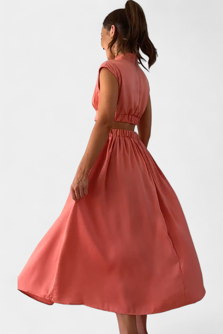Conjunto Largo Minimalista Jocelyn con Escote Alto y Abertura Lateral